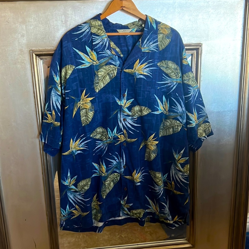 Tommy Bahama xxl 100% Silk Hawaiian Button Up Short Sleeve With Wooden Buttons